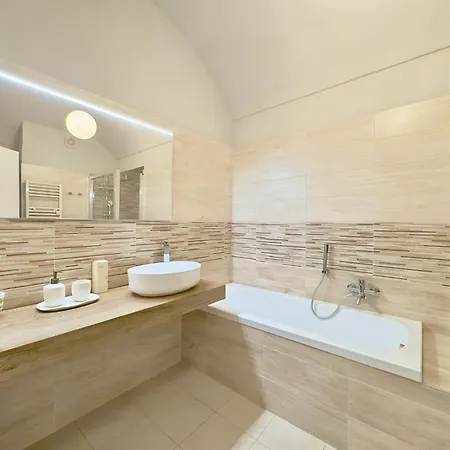 Grand Luxury - Center - Families & Groups *